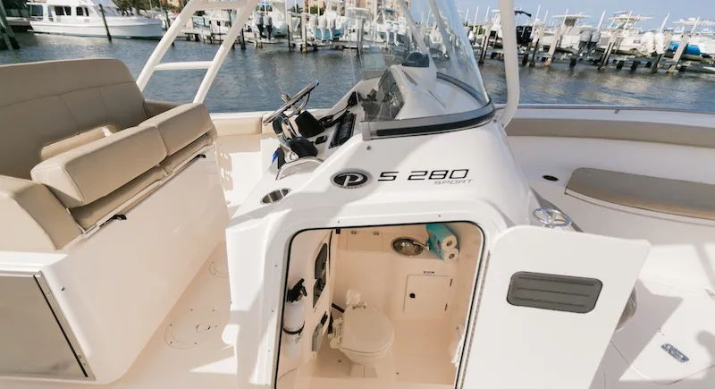 28′ PURSUIT CENTER CONSOLE