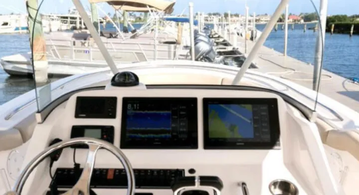 35′ CUDDY CABIN “REEL RIVAL”