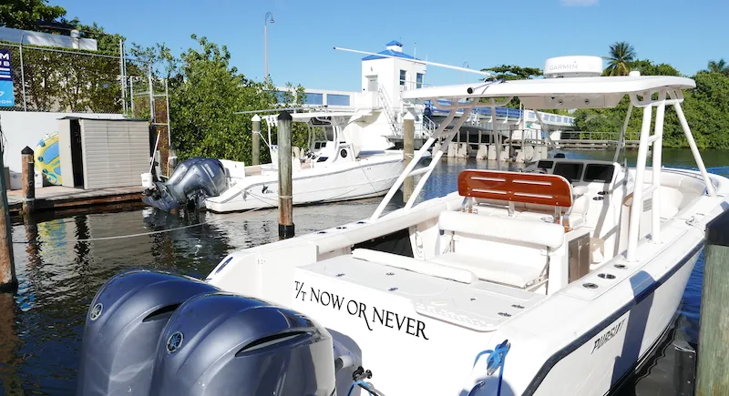 28′ PURSUIT CENTER CONSOLE