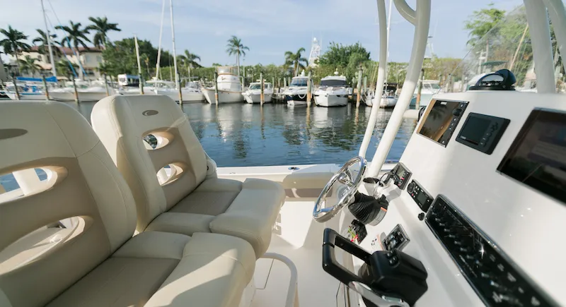 26′ COBIA CENTER CONSOLE