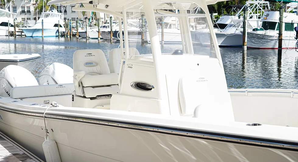 28′ COBIA CENTER CONSOLE