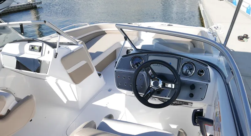21′ HURRICANE DECK BOAT