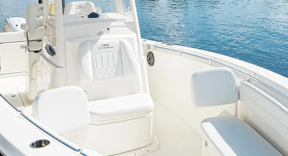 28′ COBIA CENTER CONSOLE