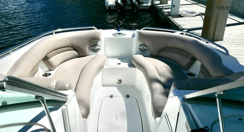 21′ HURRICANE DECK BOAT