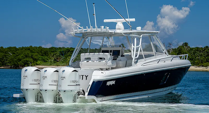 40′ INTREPID SPORT YACHT | HYPOLUXO
