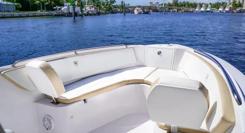 26′ CENTURY CENTER CONSOLE