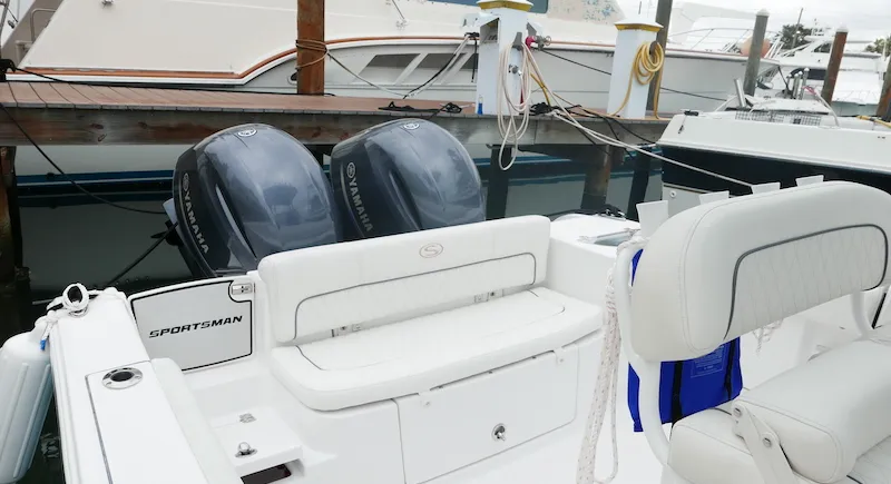 26′ SPORTSMAN CENTER CONSOLE