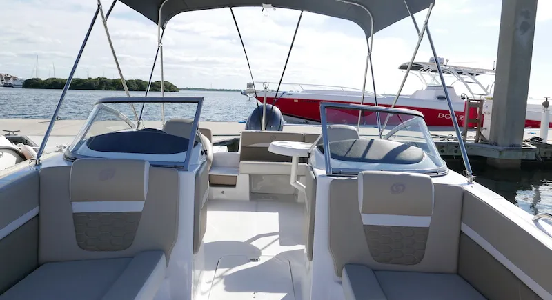 21′ HURRICANE DECK BOAT