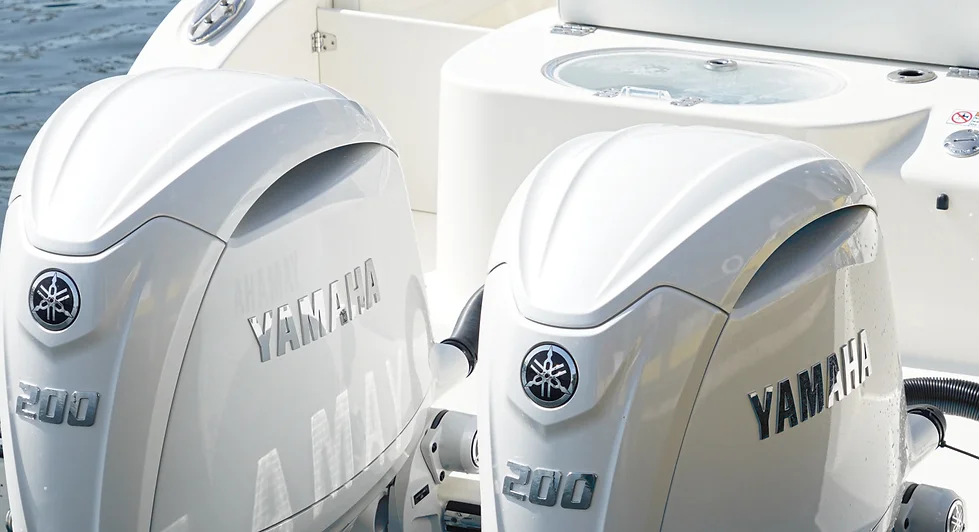 28′ COBIA CENTER CONSOLE