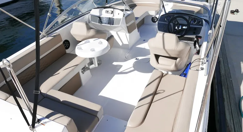 21′ HURRICANE DECK BOAT
