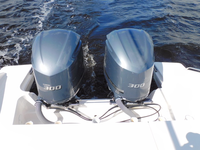35 Pursuit Dual Console