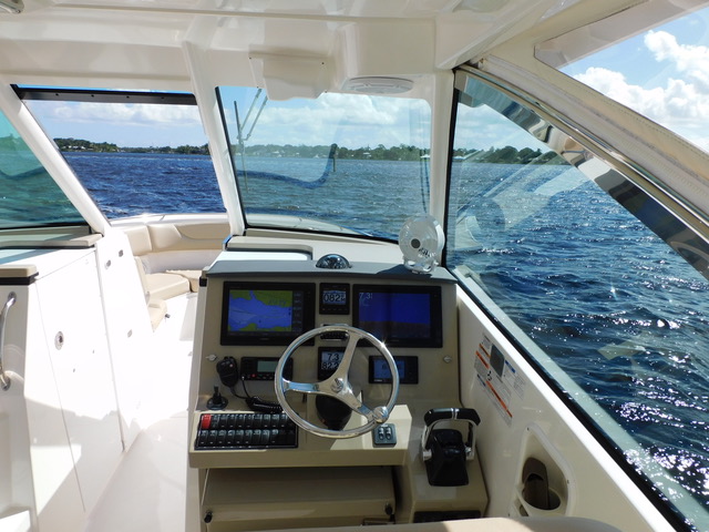 35 Pursuit Dual Console