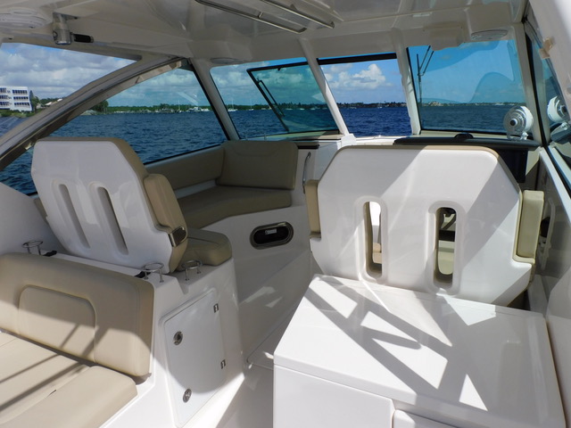 35 Pursuit Dual Console